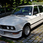 White BMW E12 M535i