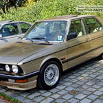 Gold BMW E28 528i