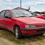 Red Peugeot 405