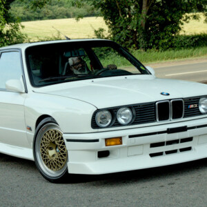 55LEO White BMW E30 M3