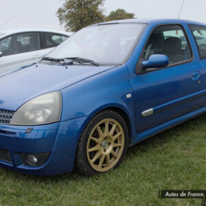 NK05UNU Blue Renault Clio 16v