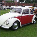 White and Red VW Beetle HFM157C