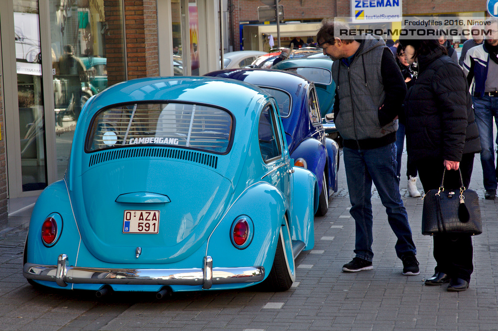 Blue VW Beetle 0-AZA-591
