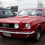 Red Ford Mustang NAN626D