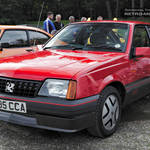 Red Vauxhall Cavalier SRi B385CCA