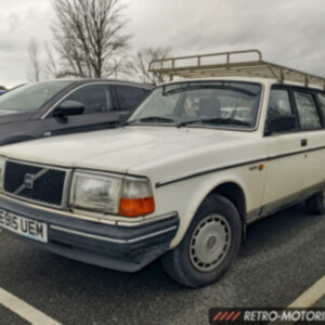 Spotted: E915UEM Volvo 240 Estate